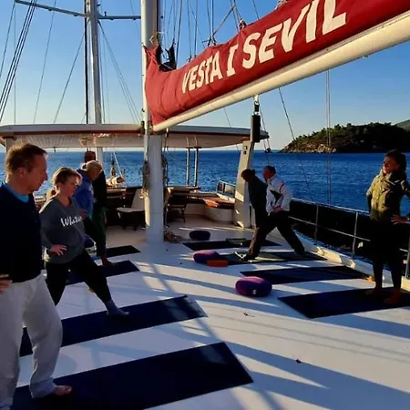 Πλωτό κατάλυμα Vesta 1 Sevil *
